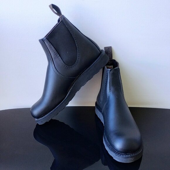 Red Wing Heritage Men Classic Chelsea Boots in Durable Black Harness-Made in USA